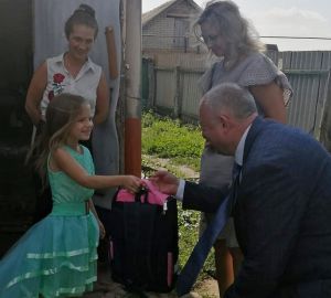 Пензенский минобр передал школьные принадлежности детям Малосердобинского района