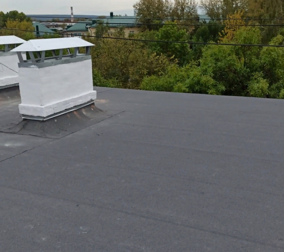 Крыши трех многоквартирных домов в Пензе капитально отремонтировали перед сезоном дождей