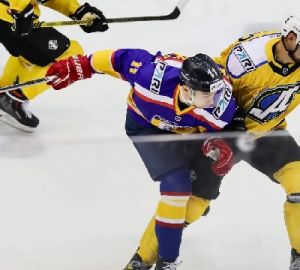 Одна победа и два поражения завершили выездную серию ХК «Дизель»