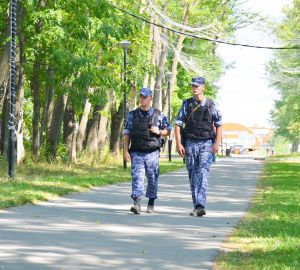 В Пензе сотрудники Росгвардии вернули в семью ребенка, потерявшегося на прогулке