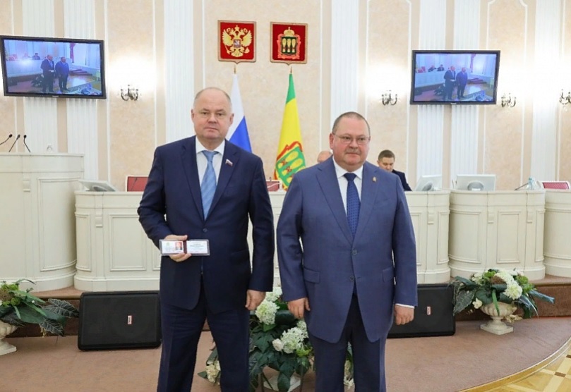 Депутатам Законодательного Собрания седьмого созыва вручили удостоверения