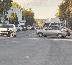 В Пензе на перекрёстке улиц Гагарина и 40 лет Октября случилась авария