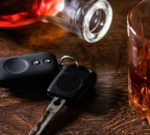 Пьяный водитель из Городищенского района возмутился задержанию и схватил за ногу сотрудника ГИБДД