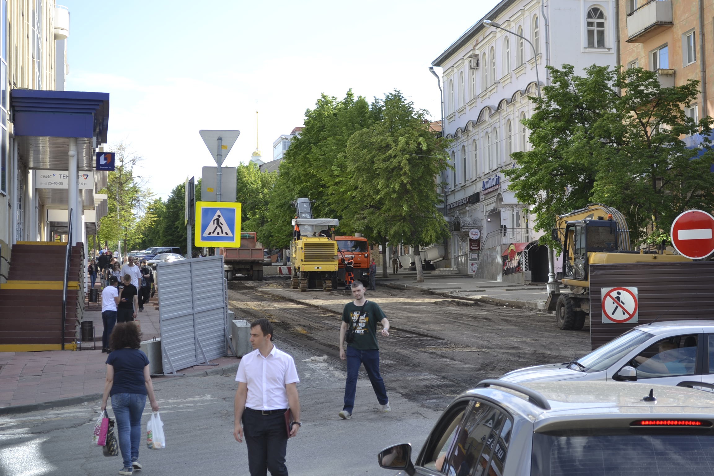 В Пензе в выходной продолжают ремонтировать дороги на нескольких улицах
