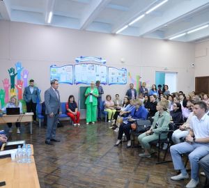 Валерий Лидин призвал наладить взаимодействие родительских комитетов с депутатами Заксобра