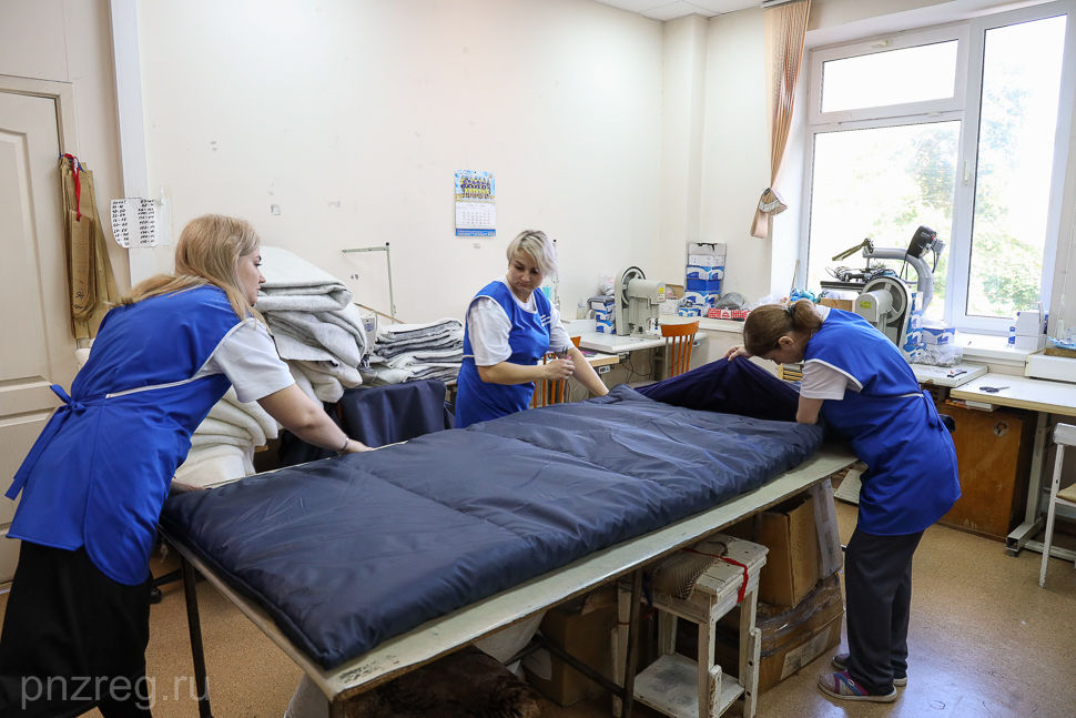 В Пензе в день изготавливают около ста спальных мешков для мобилизованных