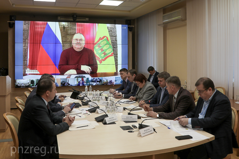 Олег Мельниченко: отменять новогодние елки для детей не будут