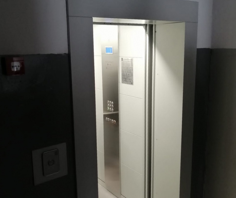 В Каменке в многоквартирных домах установили новые лифты
