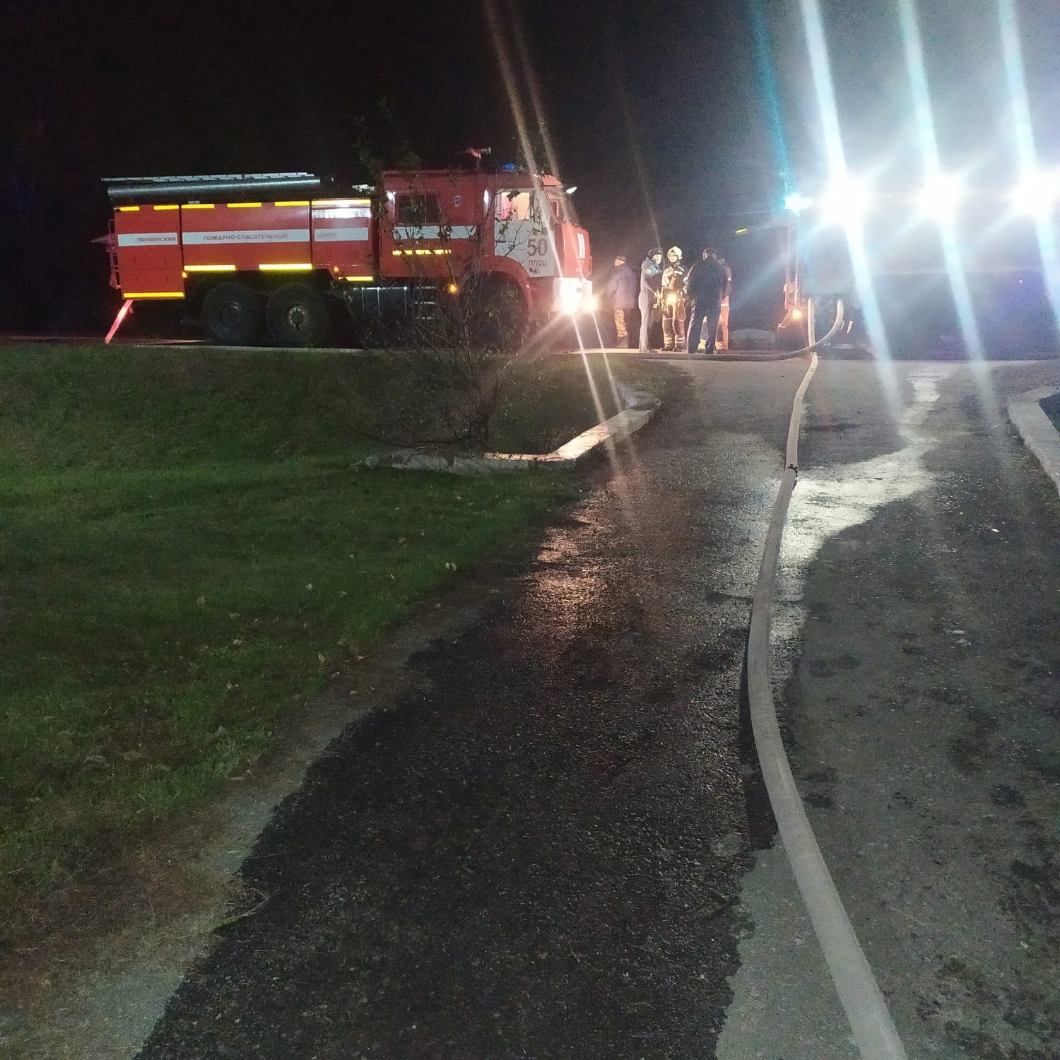 В Пензенском районе спасатели потушили горящую баню