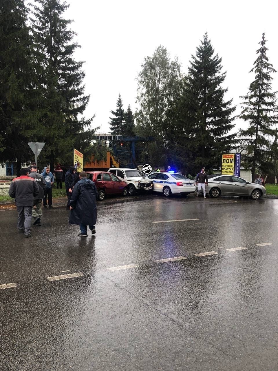 В Пензе на улице Ново-Тамбовской столкнулись три автомобиля