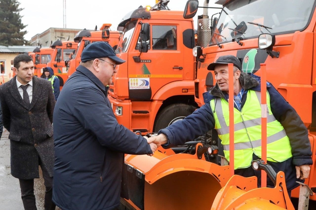 В Пензе убирать снег зимой будут 157 единиц спецтехники