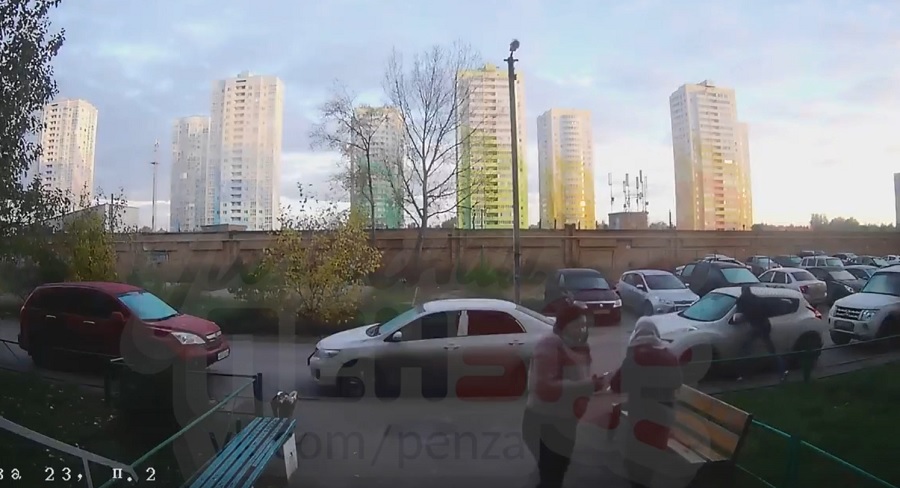 В Пензе на ГПЗ мужчина с разбитым сердцем кидался на припаркованные автомобили