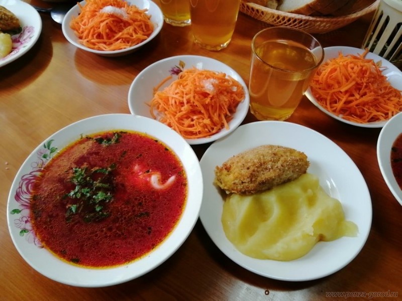 В Пензе школам рекомендовали заменить посуду и инвентарь в столовых