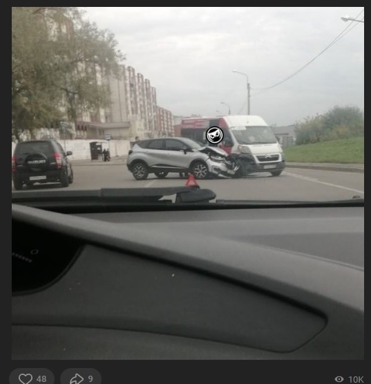 На улице Воронова в Пензе маршрутка столкнулась с иномаркой