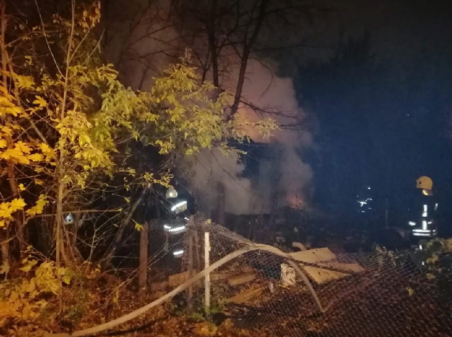 В Пензе 25 человек тушили утренний пожар на улице Мусоргского