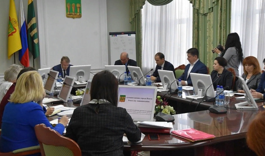 Владимир Мутовкин призвал дорожников отремонтировать опасный участок около детской больницы имени Филатова