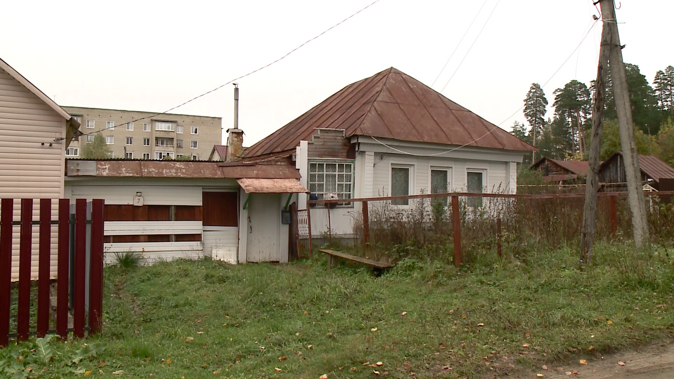 В Никольске уголовник выбил дверь и избил хозяина дома табуретом