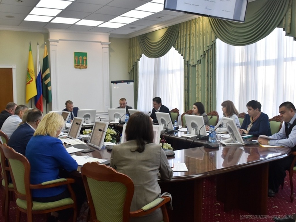 В Пензе могут начать эвакуировать машины, мешающие подъезду к мусорным контейнерам