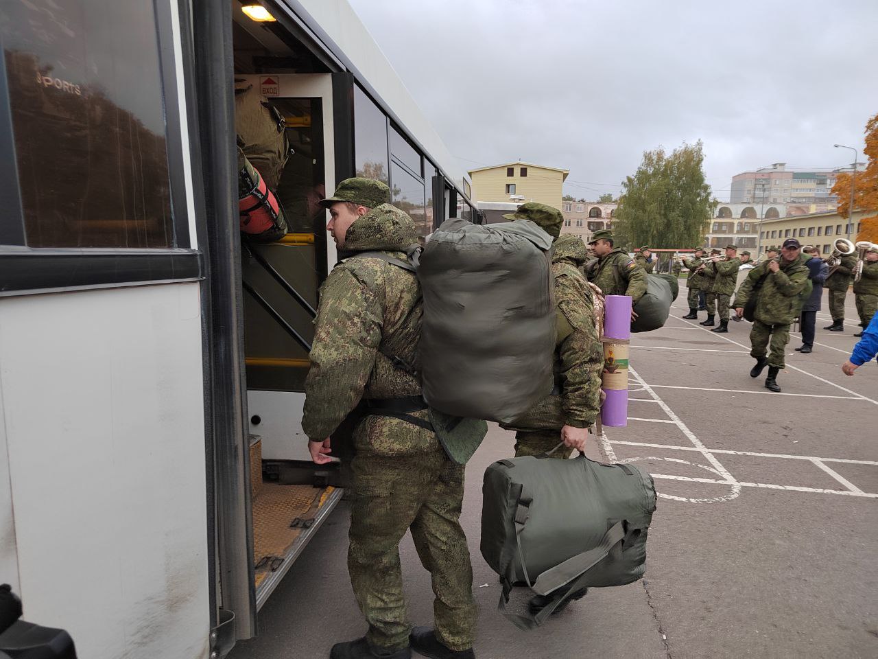 Кузнецкая швейная фабрика перепрофилировалась на производство спальных мешков для мобилизованных