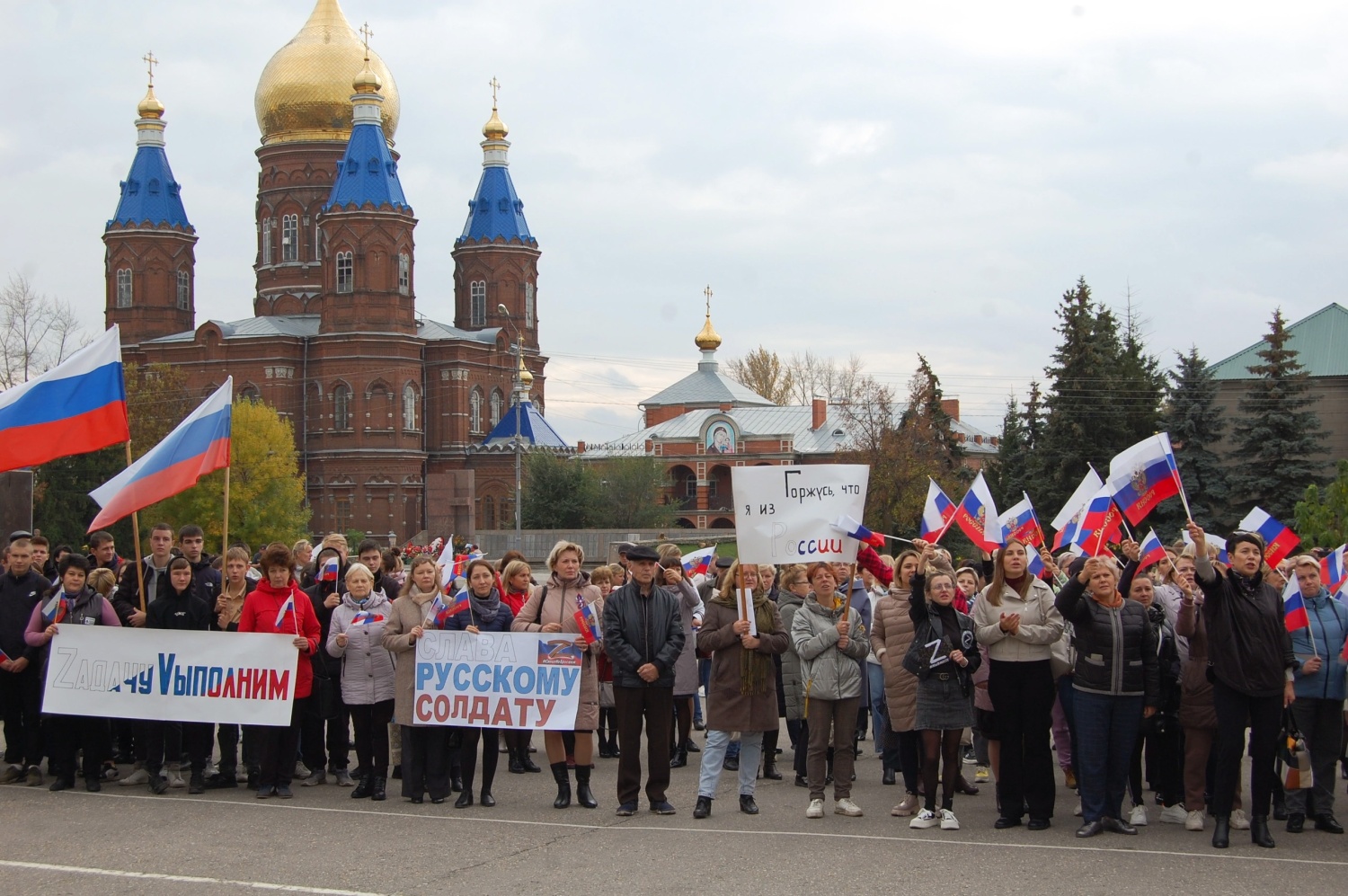 В центре Сердобска прошел патриотический концерт «Своих не бросаем»