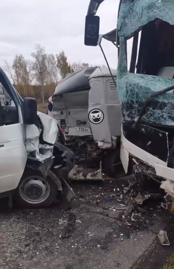 В тройном ДТП с участием рейсового автобуса в Пензенской области пострадали несколько человек