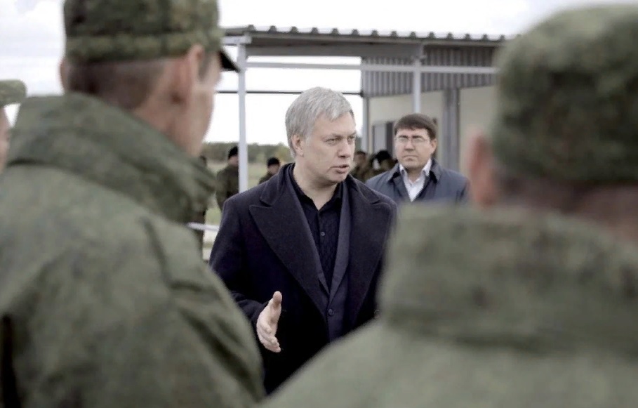 Ульяновский губернатор посетил бойцов на боевом слаживании в Пензе