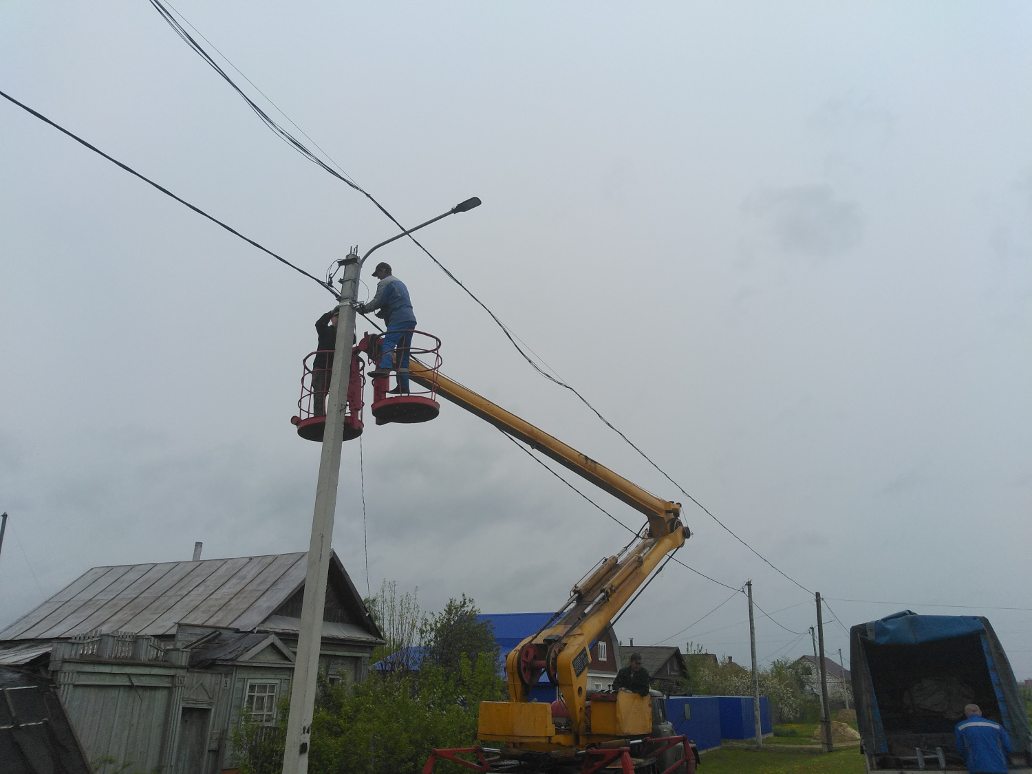В Кузнецке так и не наладили освещение в сквере Радищева и на привокзальной площади