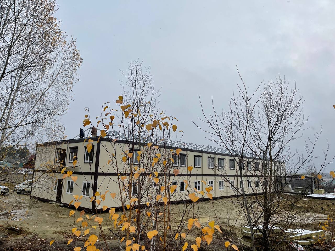 Вячеслав Космачев проверил ход строительства поликлиники в Чаадаевке