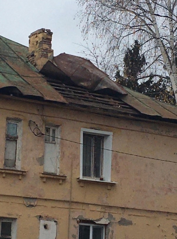 В многоквартирном доме в Заводском районе Пензы снесло крышу