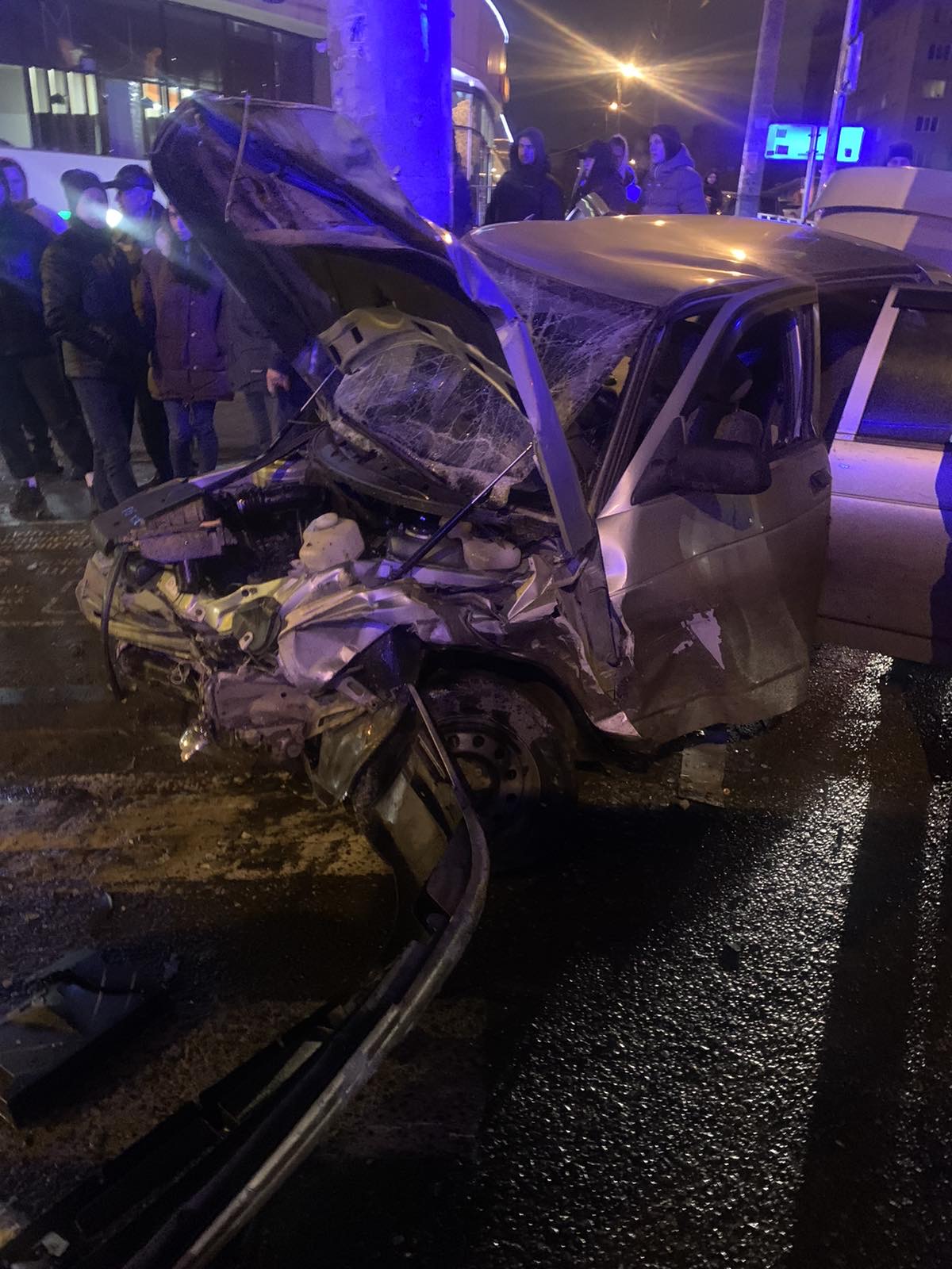 Появились новые фото с места жесткой аварии на улице Калинина в Пензе