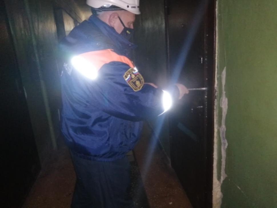 Спасатели помогли пензенцу попасть в дом к больной жене