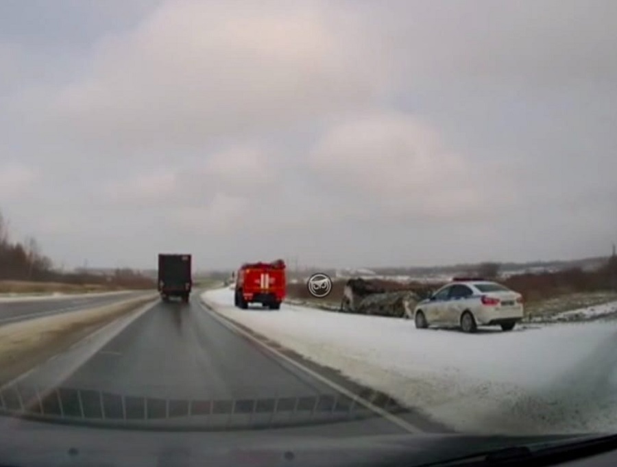 В Мокшанском районе перевернулась фура с цистерной