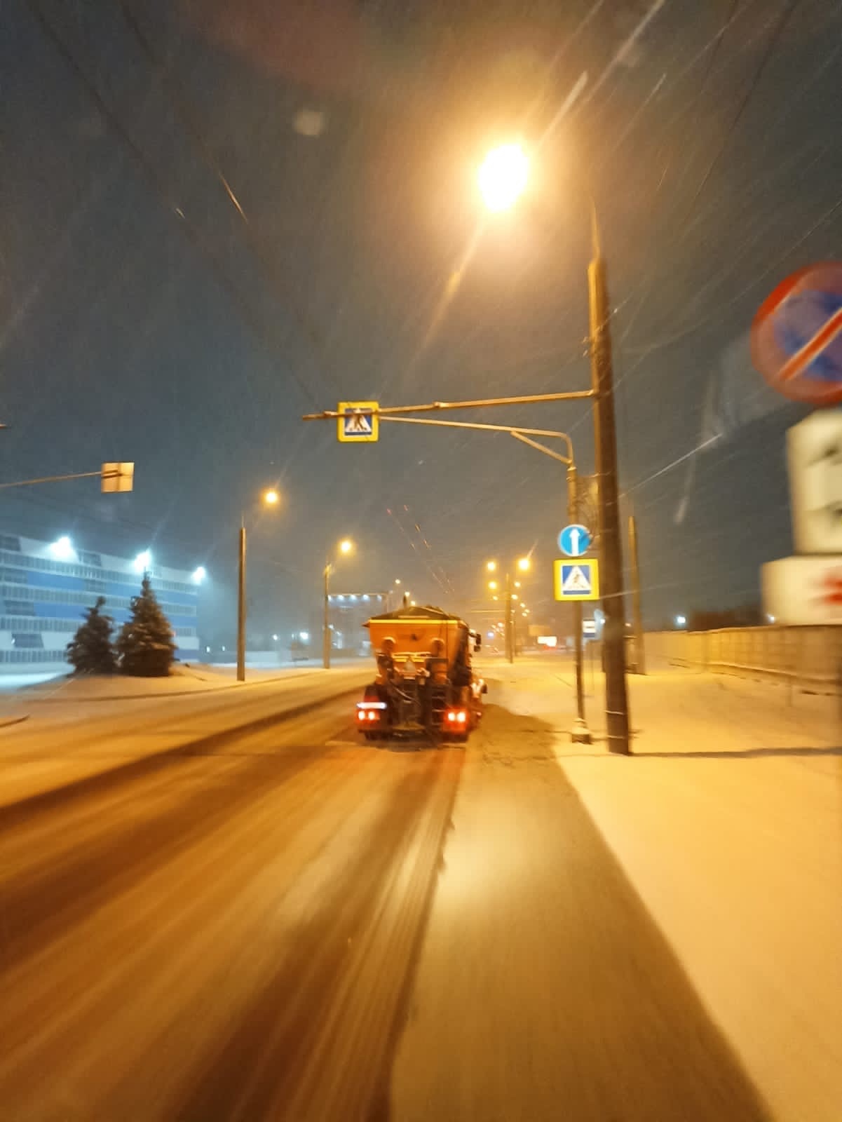 В Пензе с последствиями снегопада борются 40 спецмашин