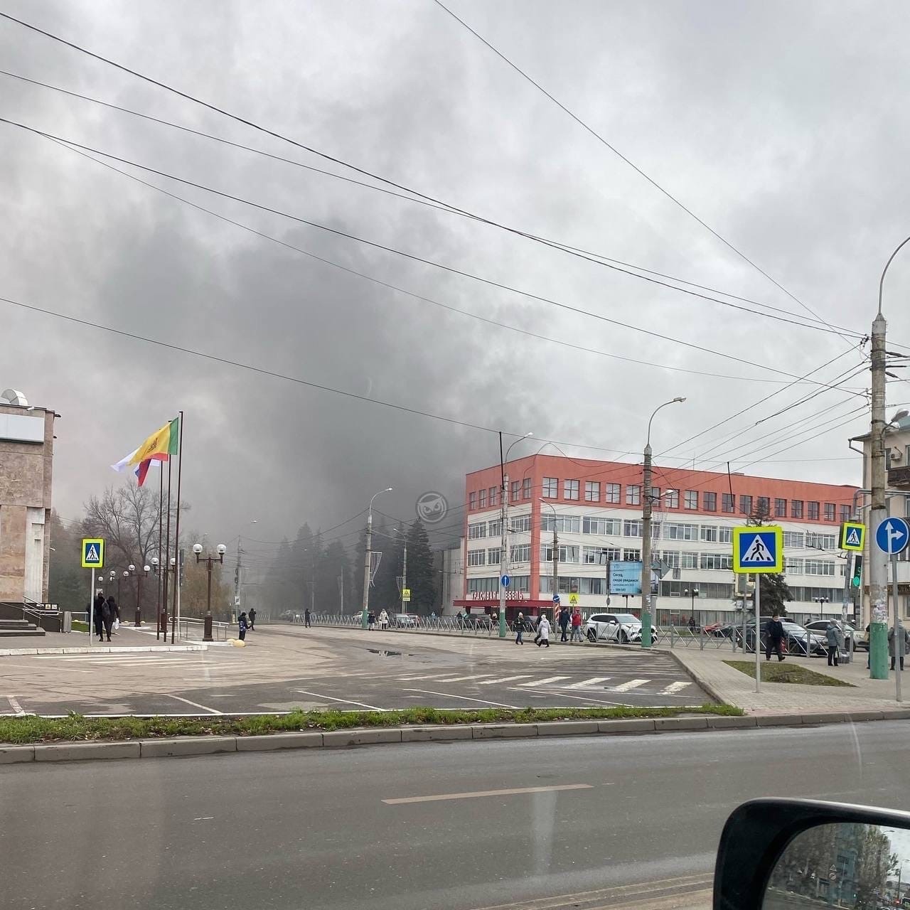 В Пензе горит ТЦ  "Красные холмы". Видео