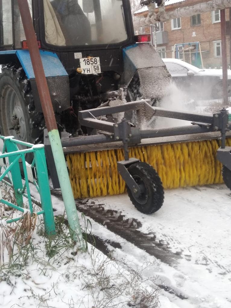 В Пензенской области снег с дорог очищали около 300 спецмашин