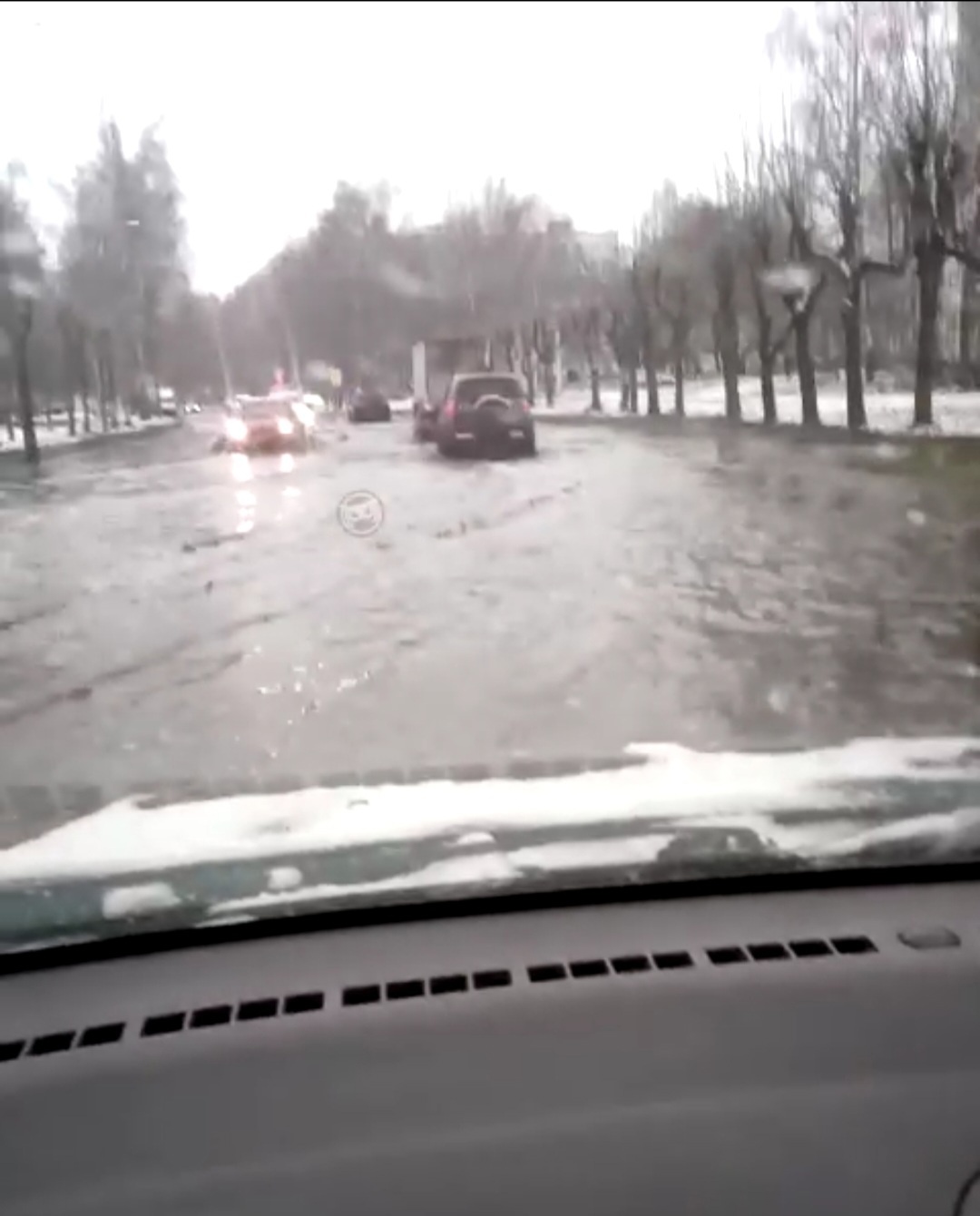 В Пензе автомобилисты «утонули» у 13-ой гимназии