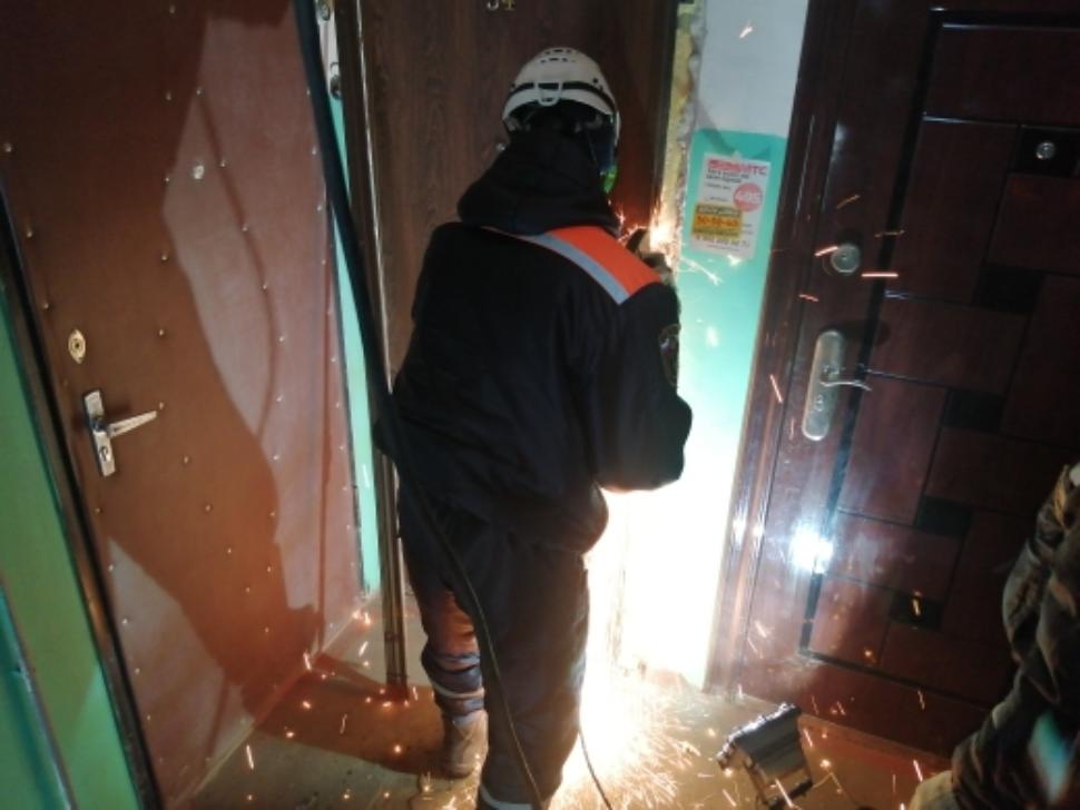 В Пензе спасатели вызволили запертую женщину