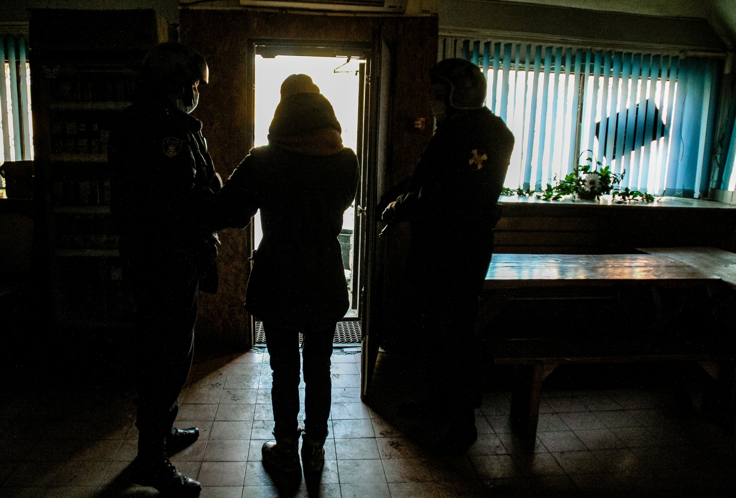 В Пензе молодая девушка напала на охранника бара