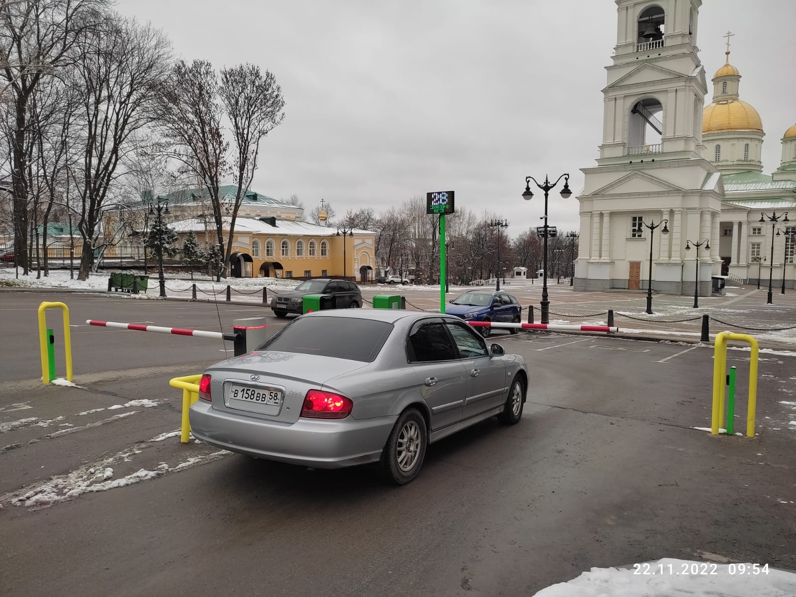 В Пензе с автомобилистов стали брать деньги на пяти платных парковках