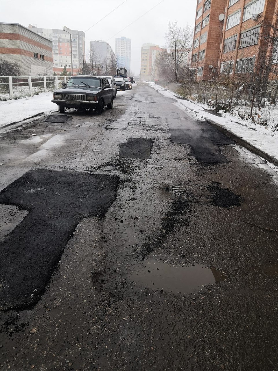 После жалоб жителей ГПЗ на улице Антонова поставили «заплатки»