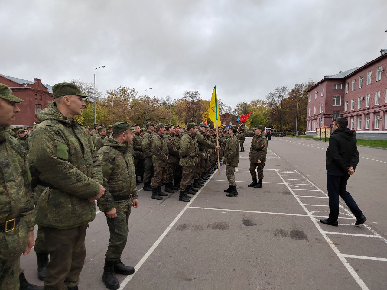 Андрей Сурков: мобилизованных обеспечили необходимым обмундированием и жетонами