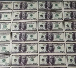 Банк России понизил курс доллара 24 ноября на 15 копеек