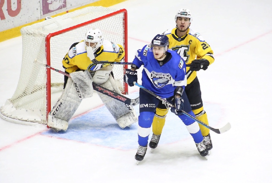 Пензенской «Дизель» уступил курганскому «Зауралью» и выбыл из тройки ВХЛ