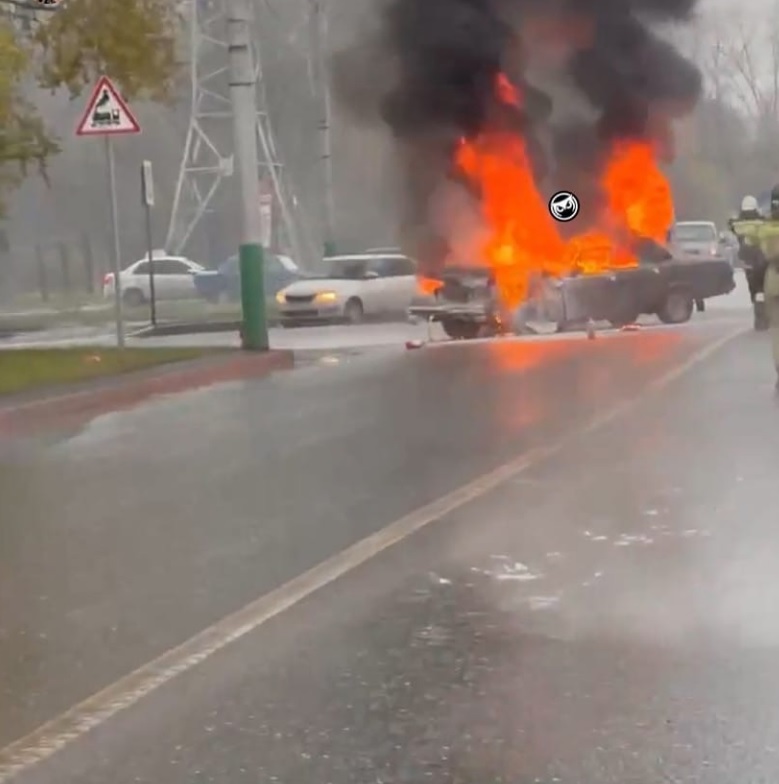 В Пензе в ДТП на Южной поляне загорелась «Волга»