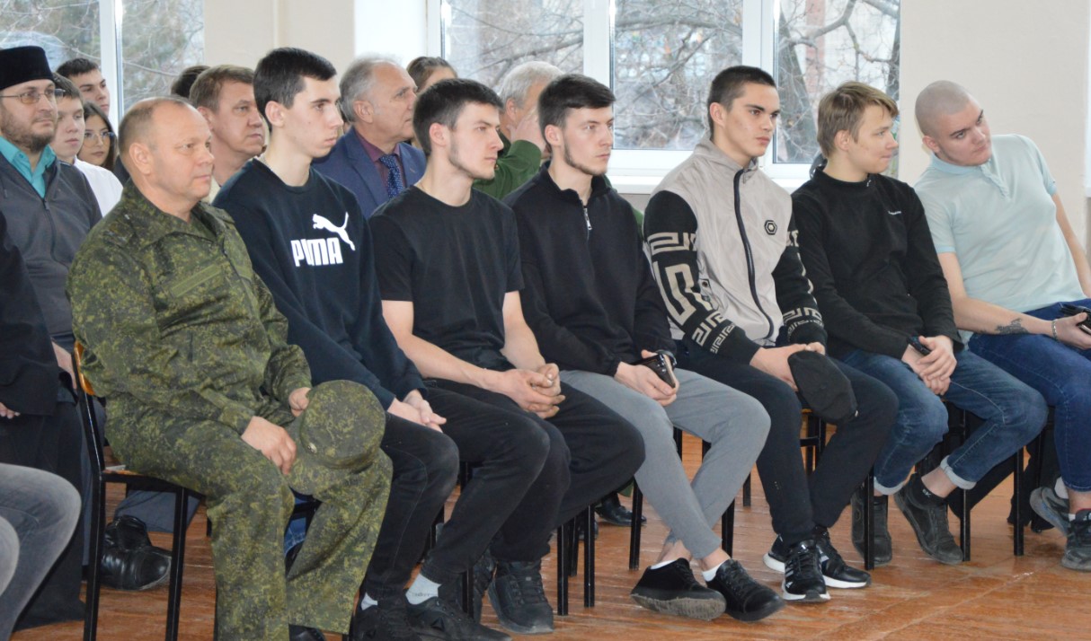 В Кузнецке отметили День призывника