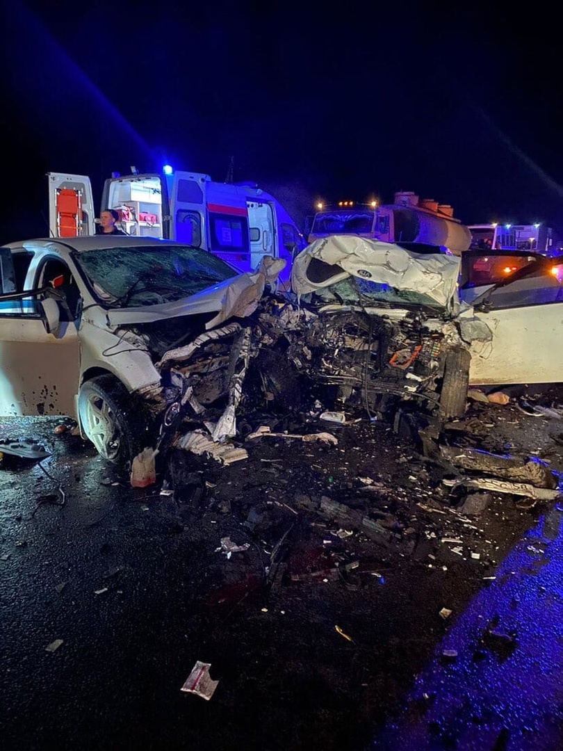 В жутком ДТП на М5 погибло два человека, среди пострадавших есть дети