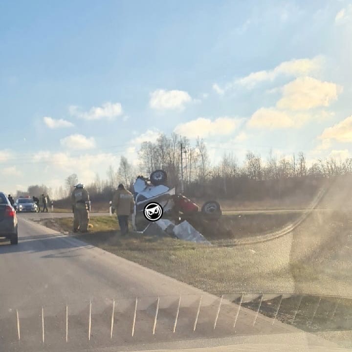 Очевидцы сообщили о перевернутом автомобиле перед Шемышейкой