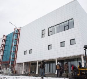 В Пензе на строящемся катке в Арбеково проводятся внутренние отделочные работы