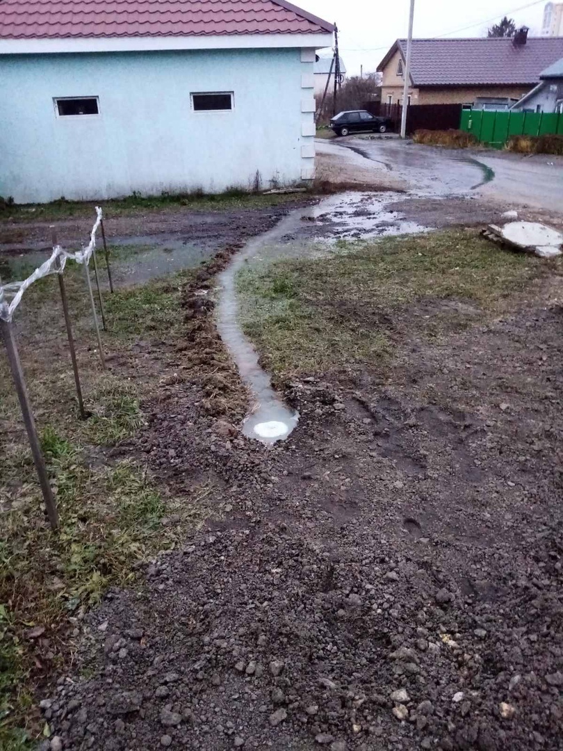 В Пензе жильцы 62-го дома на улице Бекешской третий день борются с потопом своими силами