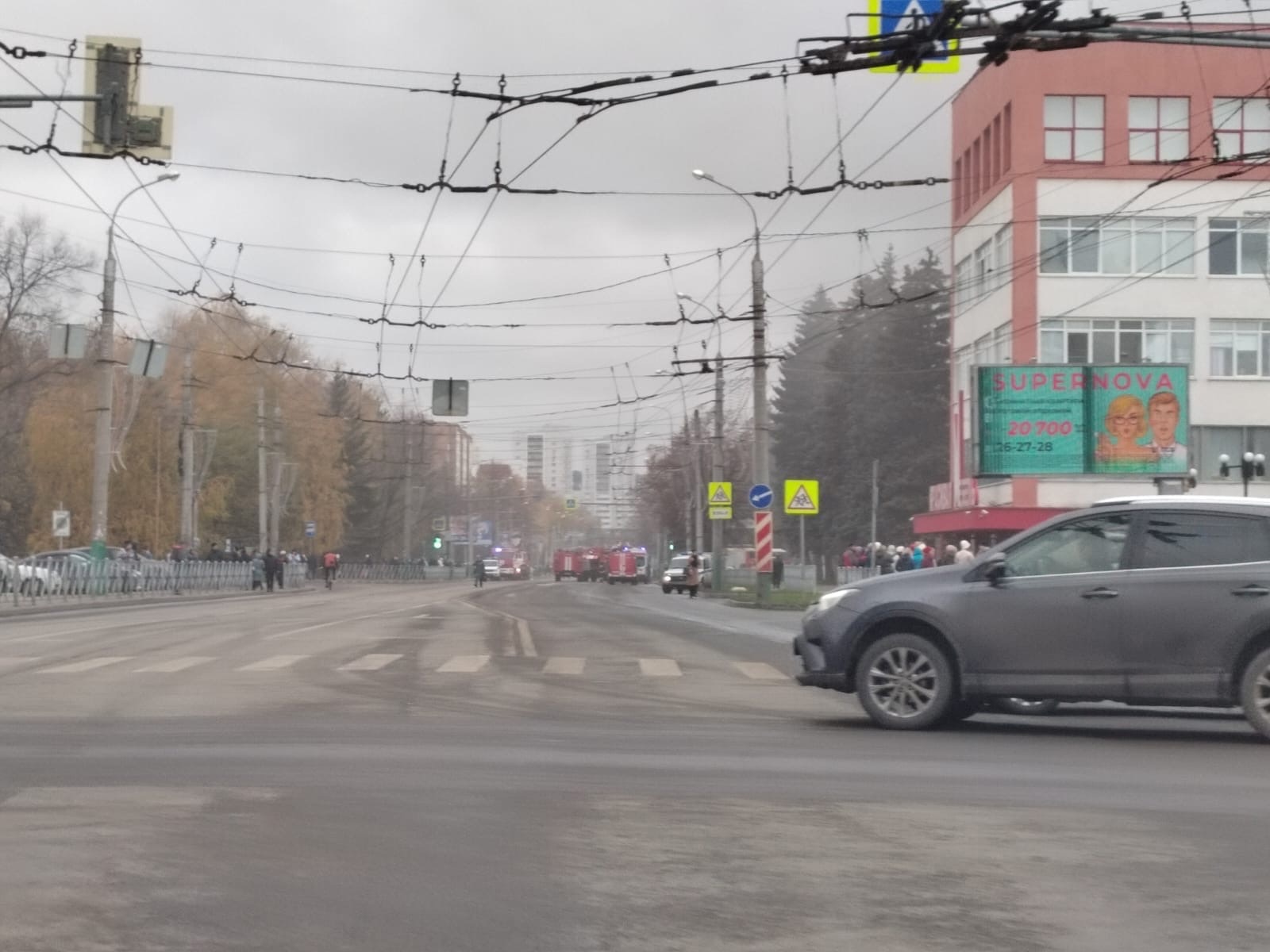 В Пензе из-за пожара в крупном ТЦ перекрыли улицу Суворова